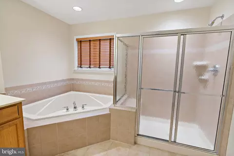 Bath - 1501 Mohican Ct, Frederick, MD 21701 photo 5 of 6