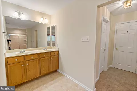 Entry Way - 1501 Mohican Ct, Frederick, MD 21701 photo 6 of 10