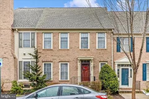 2205 Garden Ln, Frederick, MD 21701