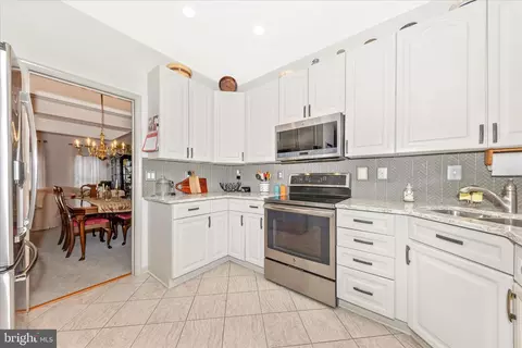 Kitchen - 2205 Garden Ln, Frederick, MD 21701 photo 3 of 4