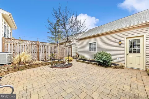 Exterior - 2205 Garden Ln, Frederick, MD 21701 photo 6 of 9