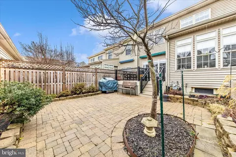 Exterior - 2205 Garden Ln, Frederick, MD 21701 photo 5 of 9