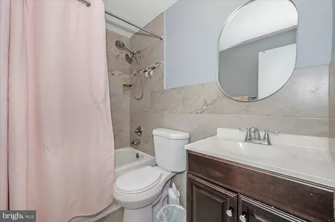 Bath - 1864 Murdock Ct, Frederick, MD 21702 photo 1 of 2