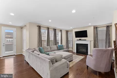 Living - 8422 Cliffview Ln, Frederick, MD 21704 photo 4 of 7