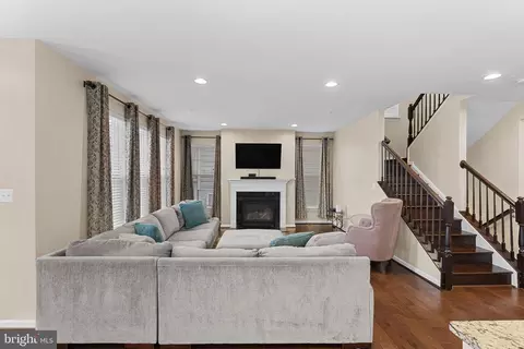 Entry Way - 8422 Cliffview Ln, Frederick, MD 21704 photo 11 of 17