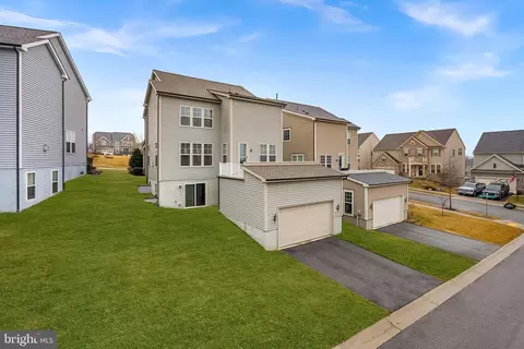 Exterior - 8422 Cliffview Ln, Frederick, MD 21704 photo 7 of 8