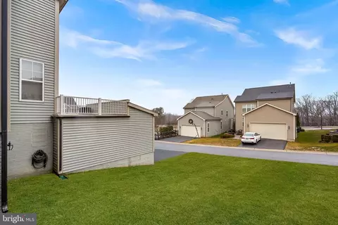 Exterior - 8422 Cliffview Ln, Frederick, MD 21704 photo 8 of 8
