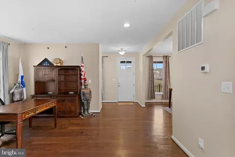 Entry Way - 8422 Cliffview Ln, Frederick, MD 21704 photo 3 of 17