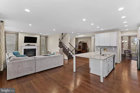 Entry Way - 8422 Cliffview Ln, Frederick, MD 21704 photo 9 of 17