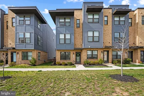 560 Banquet Ln, Frederick, MD 21701