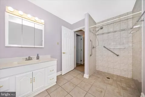 Bath - 9 E 13th St, Frederick, MD 21701 photo 2 of 5