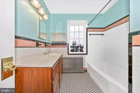 Bath - 9 E 13th St, Frederick, MD 21701 photo 3 of 5