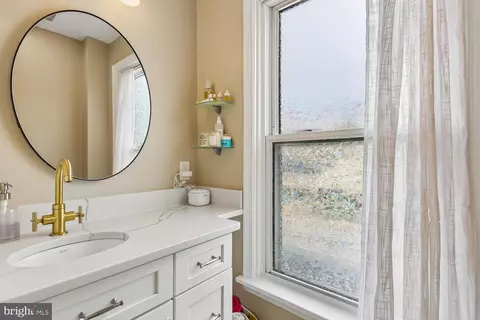 Bath - 30 Hamilton Ave, Frederick, MD 21701 photo 3 of 3