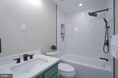 Bath - 6722 Mallard Ct, Frederick, MD 21703 photo 2 of 2