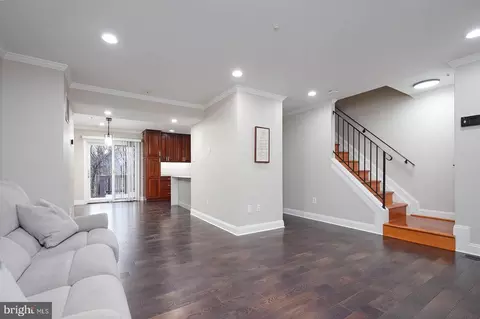 Living - 6722 Mallard Ct, Frederick, MD 21703 photo 3 of 4