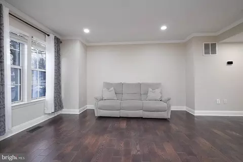 Living - 6722 Mallard Ct, Frederick, MD 21703 photo 2 of 4