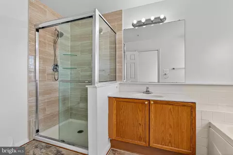 Bath - 2439 Wynfield Ct, Frederick, MD 21702 photo 1 of 2