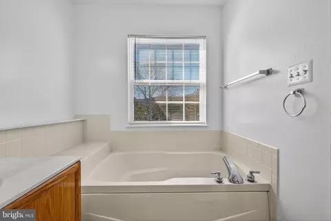 Bath - 2439 Wynfield Ct, Frederick, MD 21702 photo 2 of 2