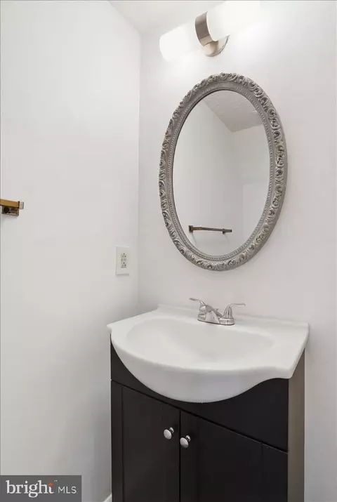 Bath - 6734 Fallow Hill Ct, Frederick, MD 21703 photo 1 of 2