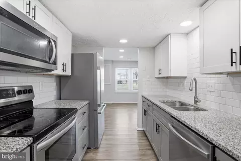 Kitchen - 6734 Fallow Hill Ct, Frederick, MD 21703 photo 3 of 4