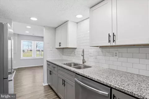 Kitchen - 6734 Fallow Hill Ct, Frederick, MD 21703 photo 4 of 4
