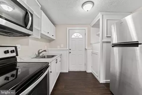 Entry Way - 1394 Rollinghouse Dr, Frederick, MD 21703 photo 4 of 4
