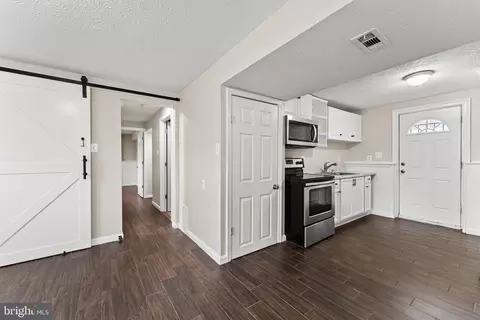 Entry Way - 1394 Rollinghouse Dr, Frederick, MD 21703 photo 3 of 4
