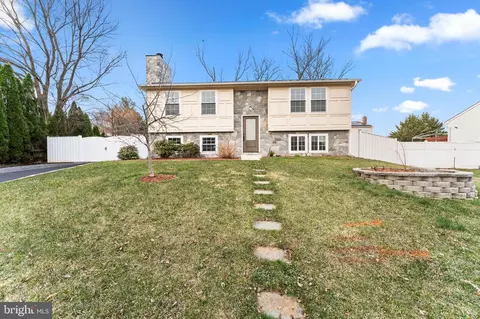 1394 Rollinghouse Dr, Frederick, MD 21703