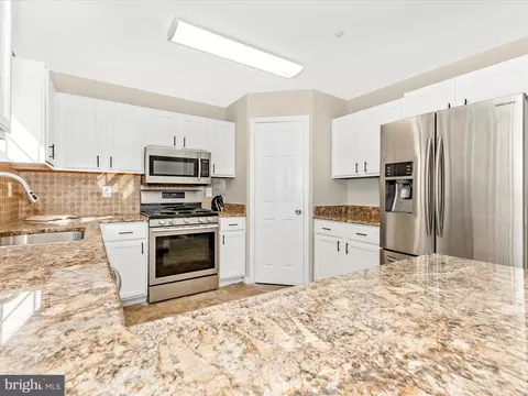 Kitchen - 6223 Cliffside Ter, Frederick, MD 21701 photo 5 of 7
