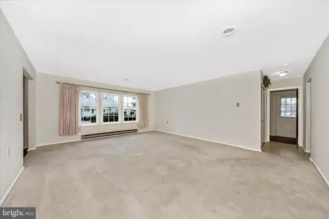 Living - 5798 Box Elder Ct, Frederick, MD 21703 photo 4 of 10