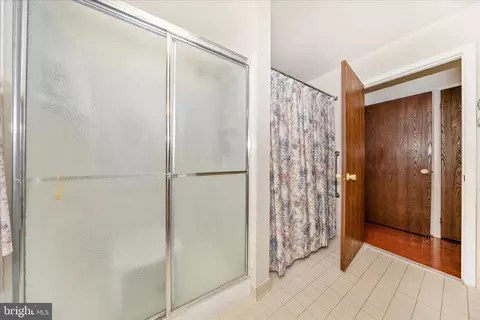 Bath - 5798 Box Elder Ct, Frederick, MD 21703 photo 3 of 5