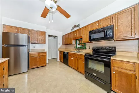 Kitchen - 5798 Box Elder Ct, Frederick, MD 21703 photo 6 of 6