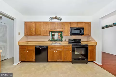 Kitchen - 5798 Box Elder Ct, Frederick, MD 21703 photo 5 of 6