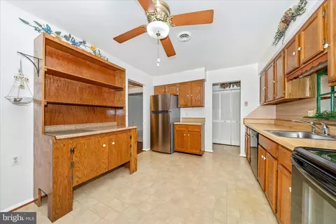 Kitchen - 5798 Box Elder Ct, Frederick, MD 21703 photo 3 of 6