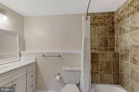 Bath - 1820 Millstream Dr, Frederick, MD 21702 photo 4 of 6