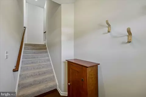 Entry Way - 6501 Britannic Pl, Frederick, MD 21703 photo 2 of 8