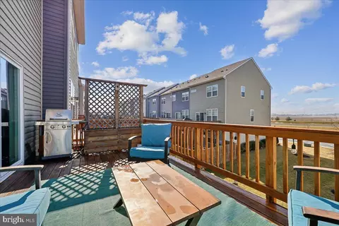 Exterior - 6501 Britannic Pl, Frederick, MD 21703 photo 6 of 16