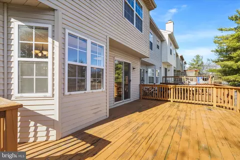 Exterior - 6414 View Point Ct, Frederick, MD 21703 photo 4 of 8