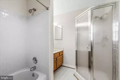Bath - 6414 View Point Ct, Frederick, MD 21703 photo 2 of 2