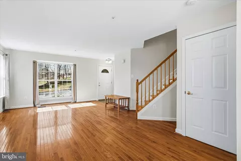 Living - 6414 View Point Ct, Frederick, MD 21703 photo 2 of 5
