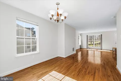 Living - 6414 View Point Ct, Frederick, MD 21703 photo 3 of 5