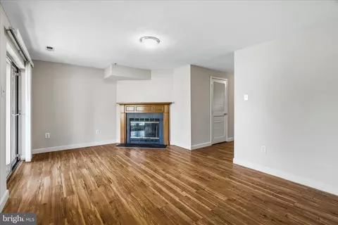 Living - 6414 View Point Ct, Frederick, MD 21703 photo 4 of 5
