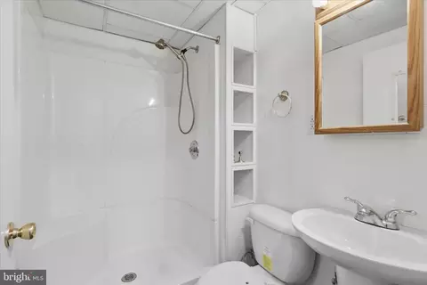 Bath - 9304 Liberty Ct, Frederick, MD 21701 photo 3 of 3