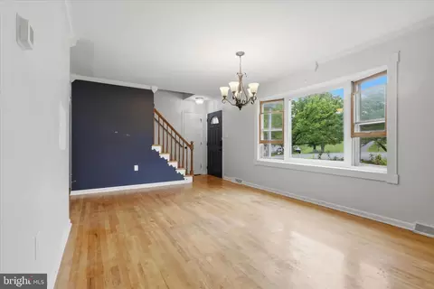 Living - 9304 Liberty Ct, Frederick, MD 21701 photo 2 of 7