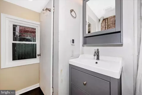 Bath - 467 W South St, Frederick, MD 21701 photo 2 of 2