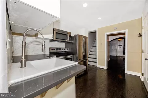 Entry Way - 467 W South St, Frederick, MD 21701 photo 7 of 11