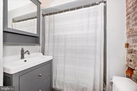 Bath - 467 W South St, Frederick, MD 21701 photo 1 of 2