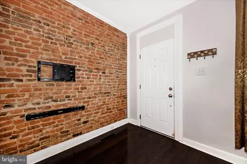 Entry Way - 467 W South St, Frederick, MD 21701 photo 2 of 11