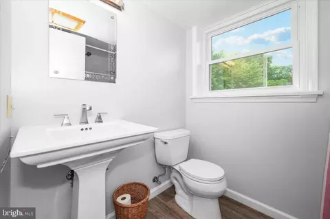 Bath - 4211 Springview, Jefferson, MD 21755 photo 2 of 3