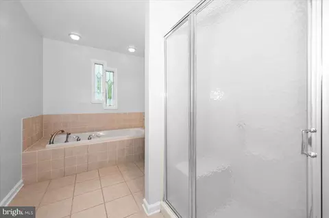 Bath - 4211 Springview, Jefferson, MD 21755 photo 3 of 3